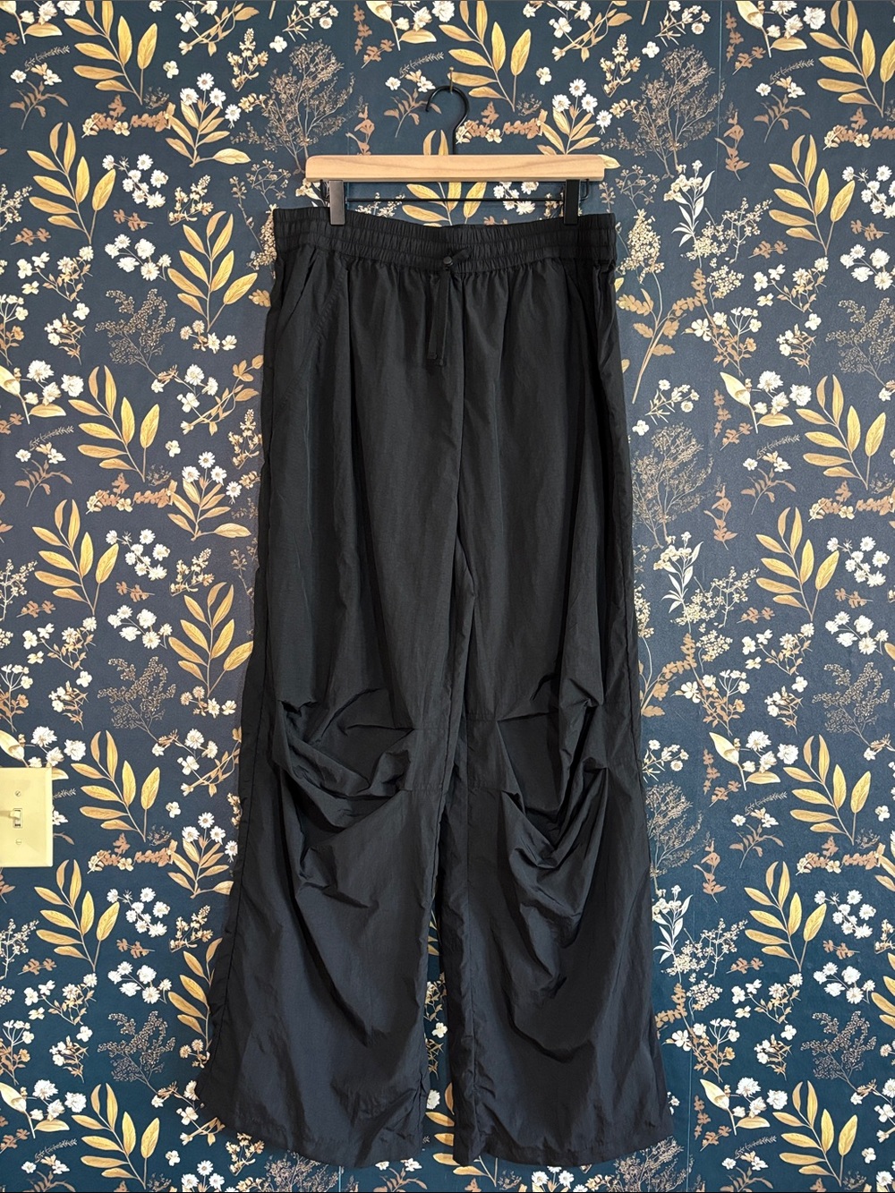 Fabletics Men's Black Elastic-Waist Wide-Leg Athletic Pants Size XL